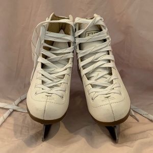 Youth Ice Skates Size 1 Like New